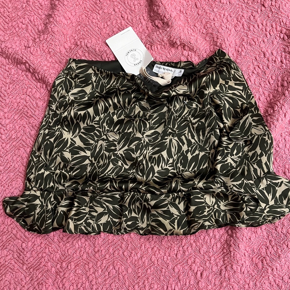 Urban Renewal - Urban Outfitters- Black and Cream Leaf Print Skirt
